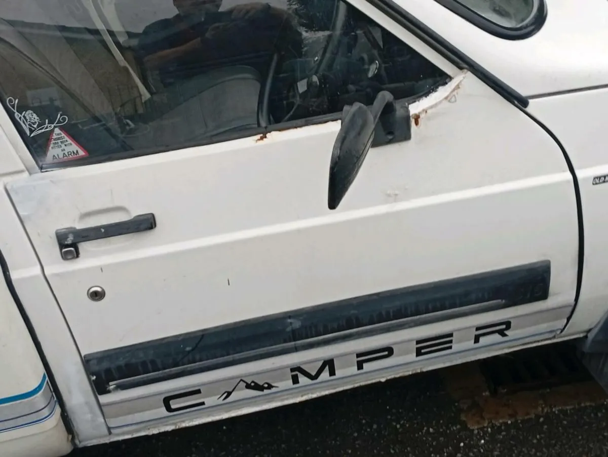 Retro classic camper van - Image 4