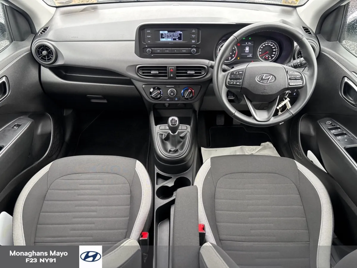 Hyundai i10 DELUXE 5DR - Image 2