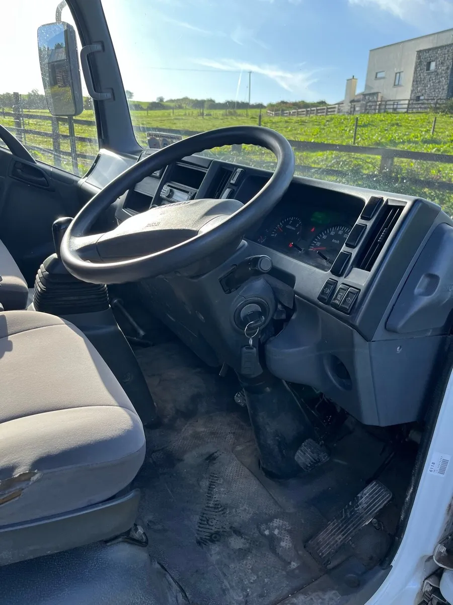 Isuzu NPR 7.5ton tipper truck - Image 3