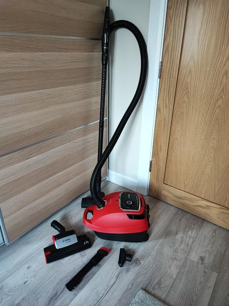 Vacuum Cleaner Bosch Series 6 Bagged ProAnimal Red - Image 1