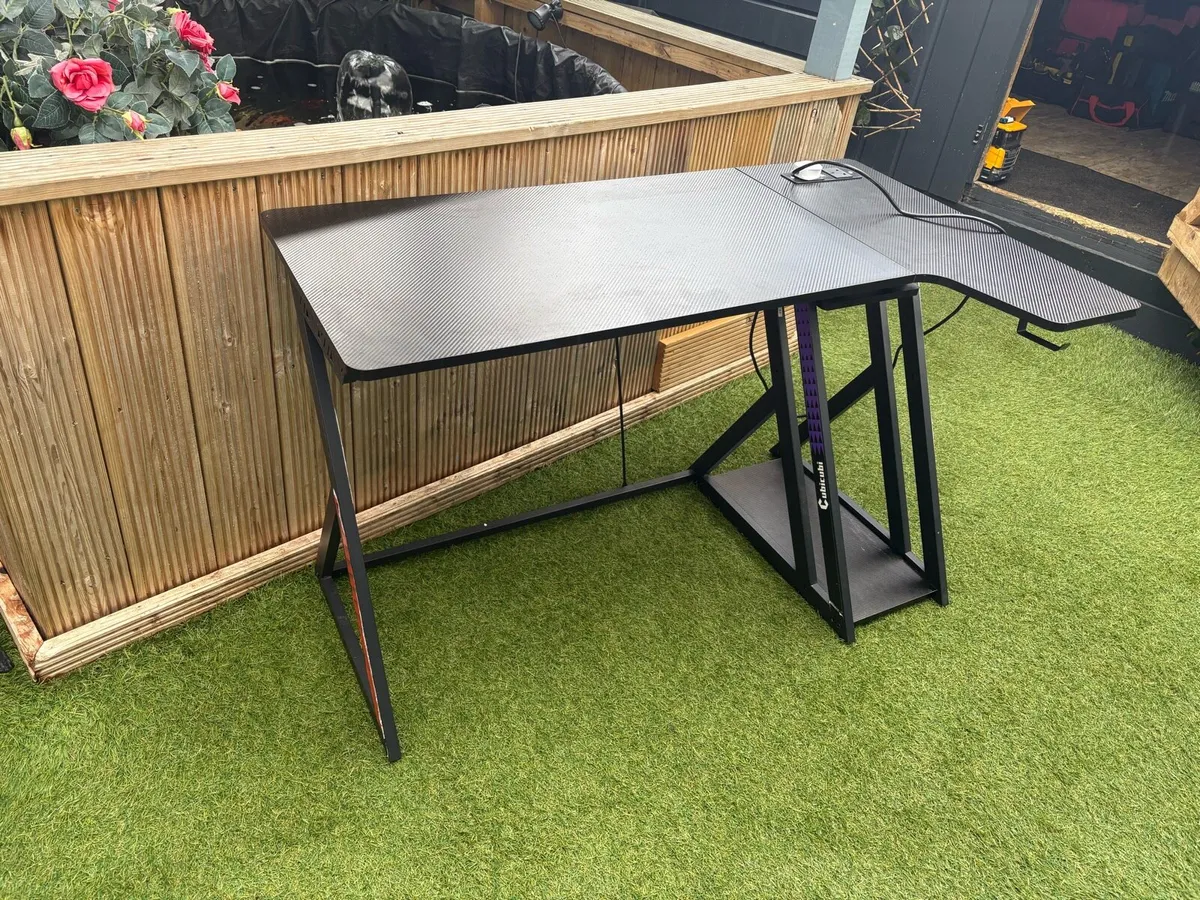 Gaming desk - Image 1