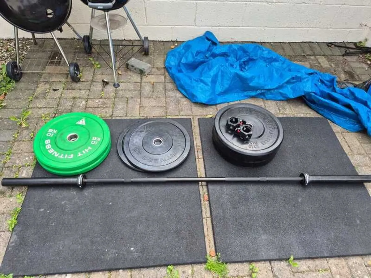 20kg Olympic Barbell and Bumper Plates 80kg. 2x rubber mats - Image 1