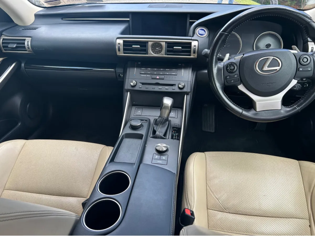 Lexus IS 300 H 2.5 EXECUTIVE EDITION 4DR A - Image 4