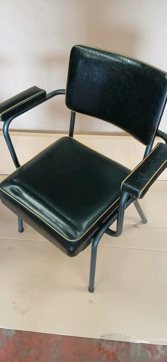 2 old leather chairs - Image 4
