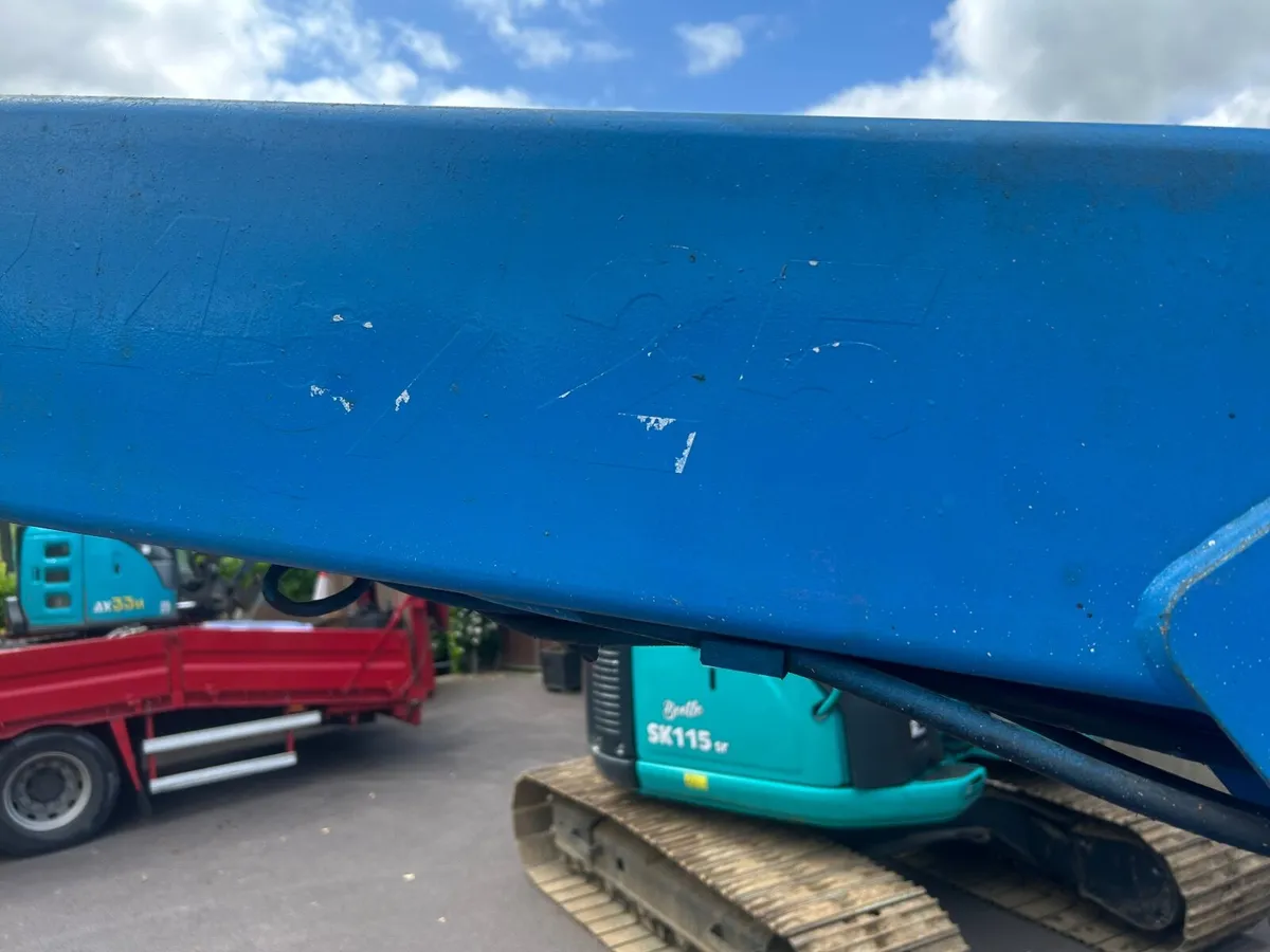 Cherry  picker - Image 1