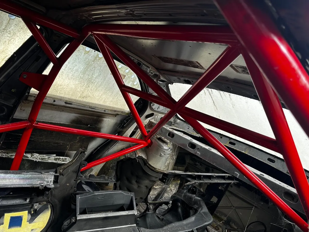 Alfa GTA track car rolling shell - Image 2