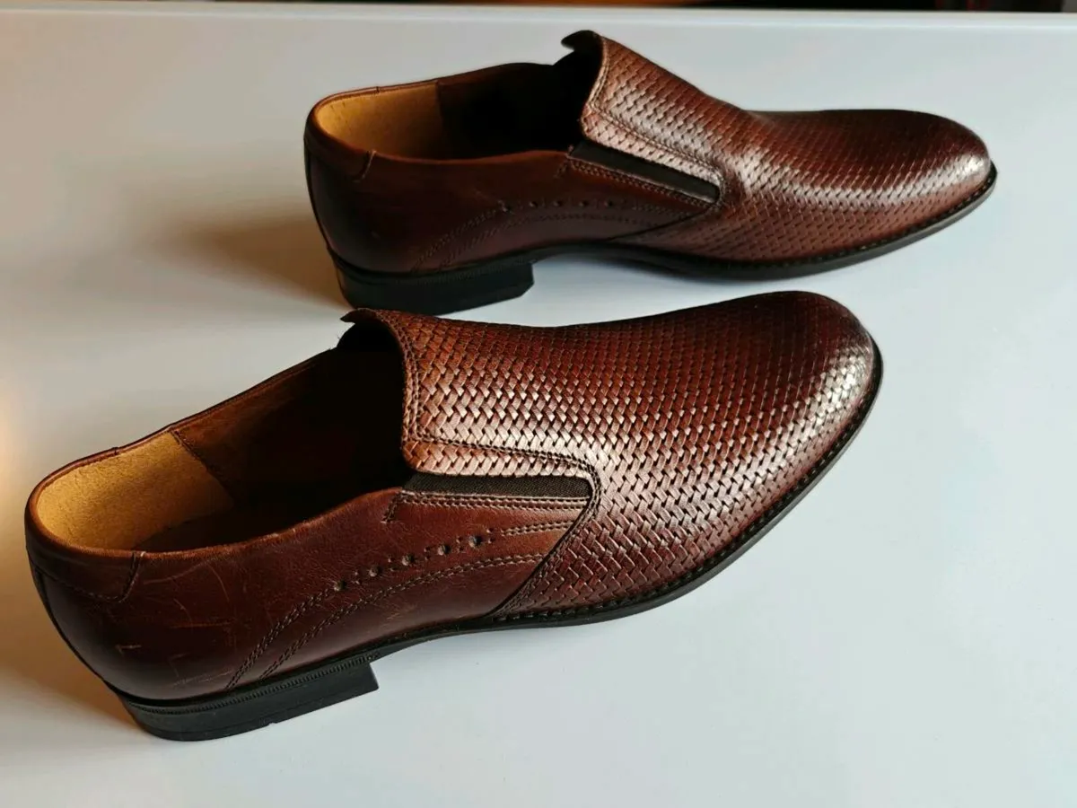 Men's footwear - Image 1