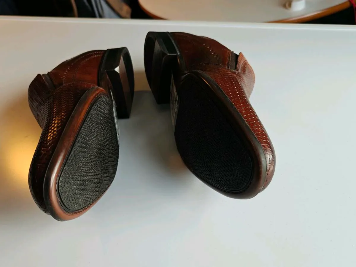 Men's footwear - Image 3