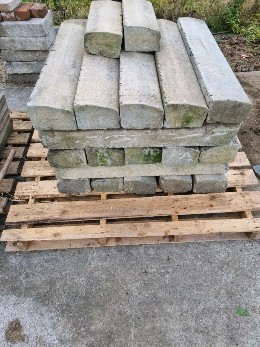 30 intermediate kerbs and 33 paving slabs - Image 1