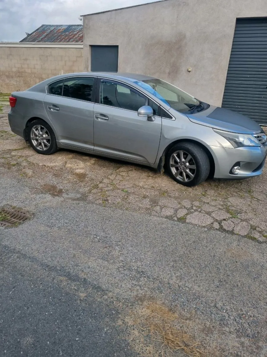 Toyota Avensis 2012 - Image 2