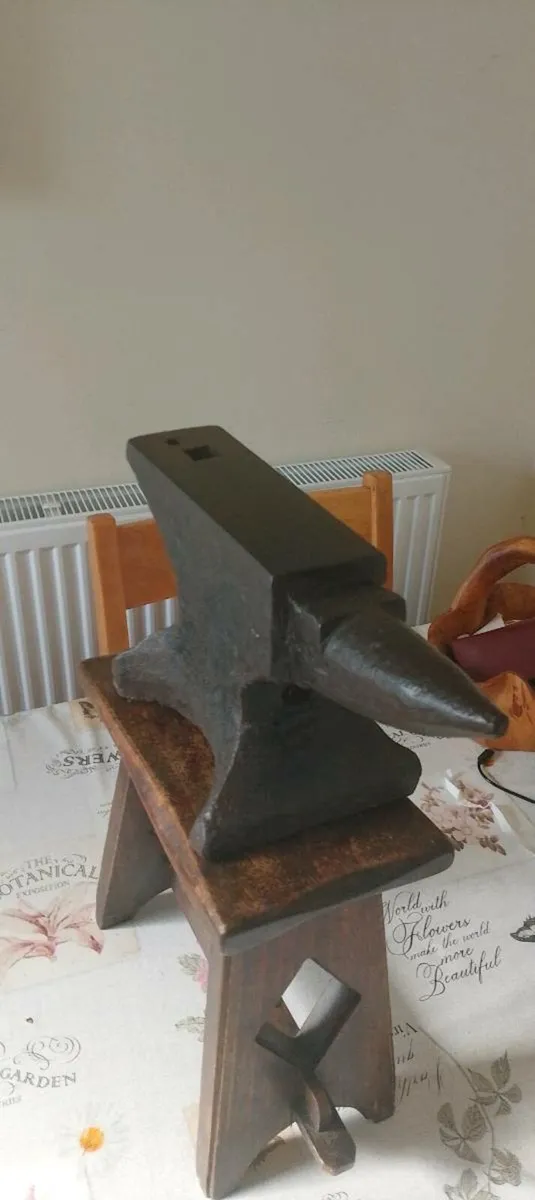 Vintage black smiths anvil mint condition - Image 2