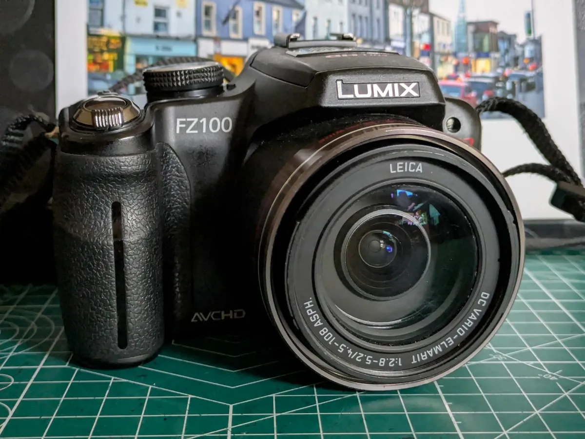Panasonic Lumix FZ100 24x Superzoom Leica lens💥 - Image 1