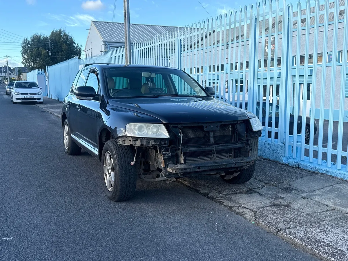 Breaking VW Touareg 2006 2.5tdi Auto - Image 1