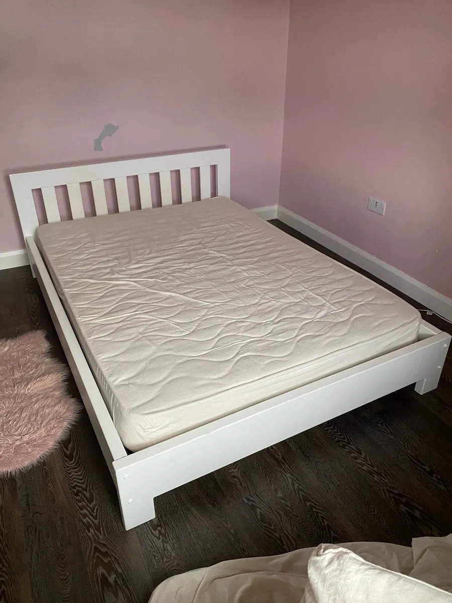 Solid timber double bed - Image 1