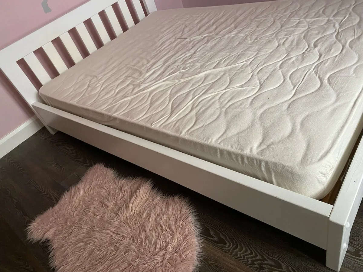 Solid timber double bed - Image 2