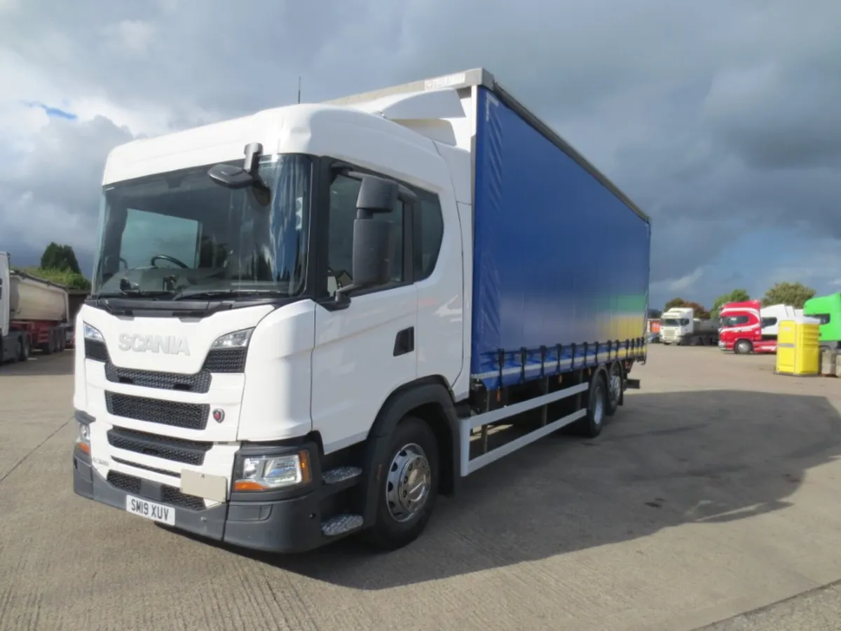 2019 Scania G320 6x2 Curtainsider - Image 3