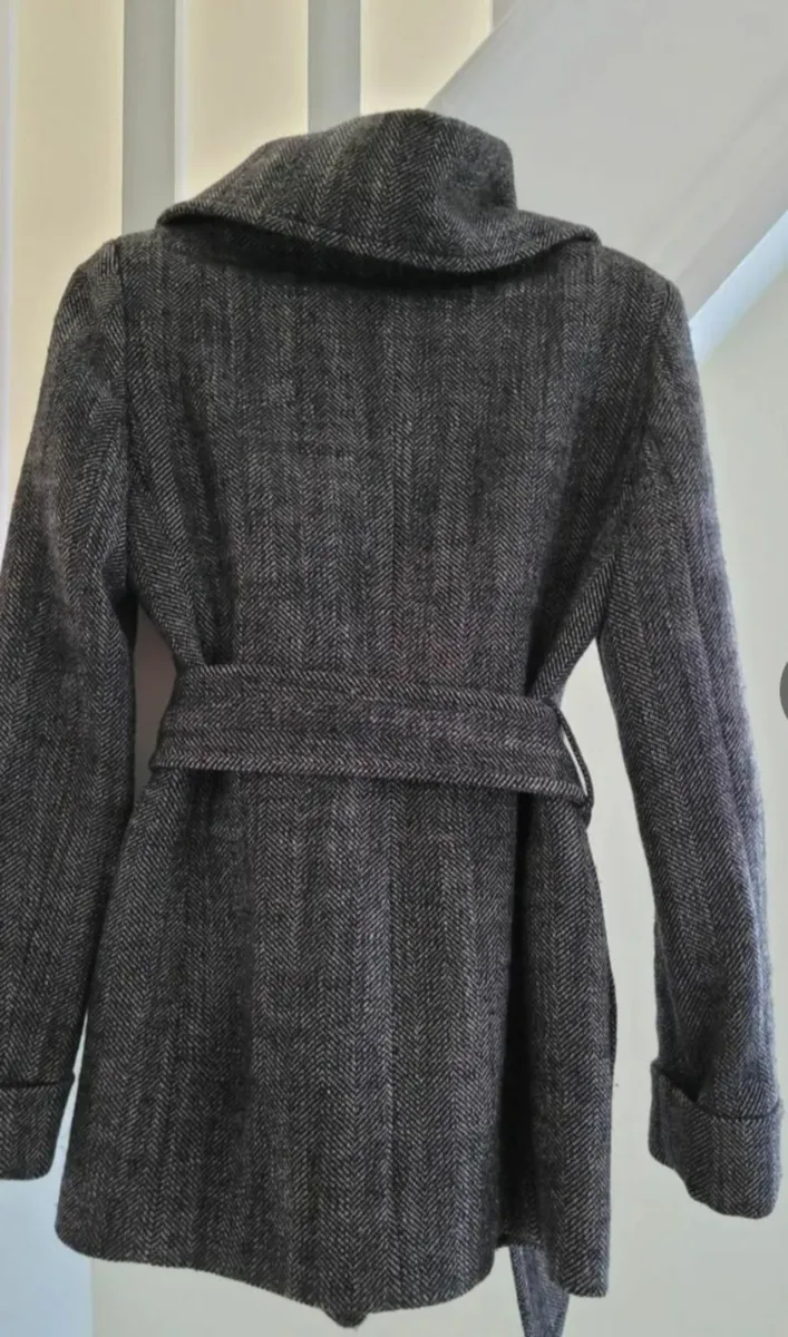 Womens Winter Coat Size 8 - Image 4