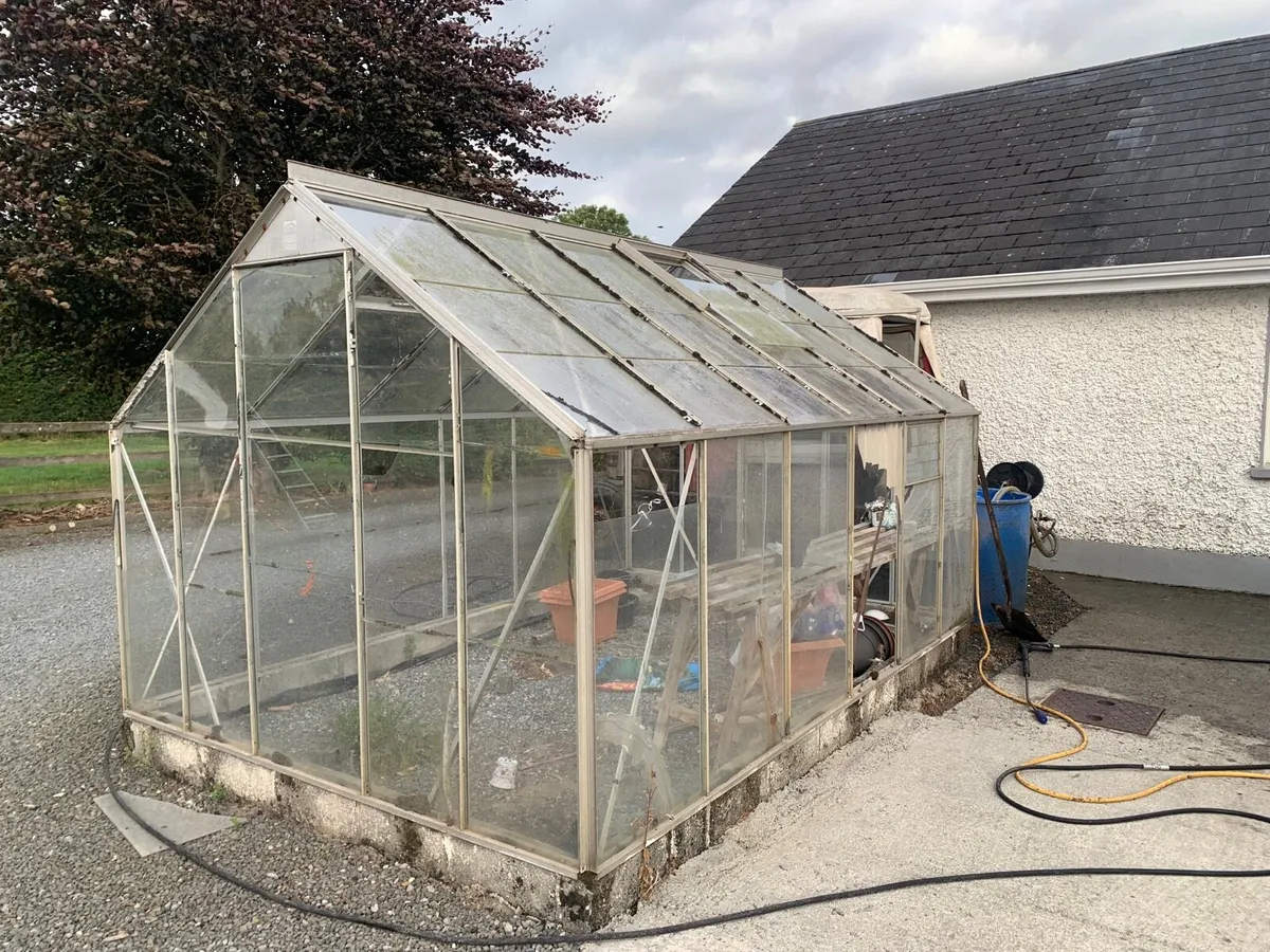 FREE Glasshouse - Image 1