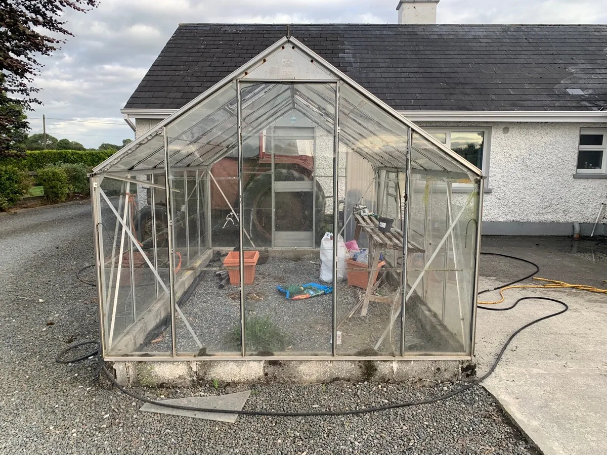 FREE Glasshouse - Image 2