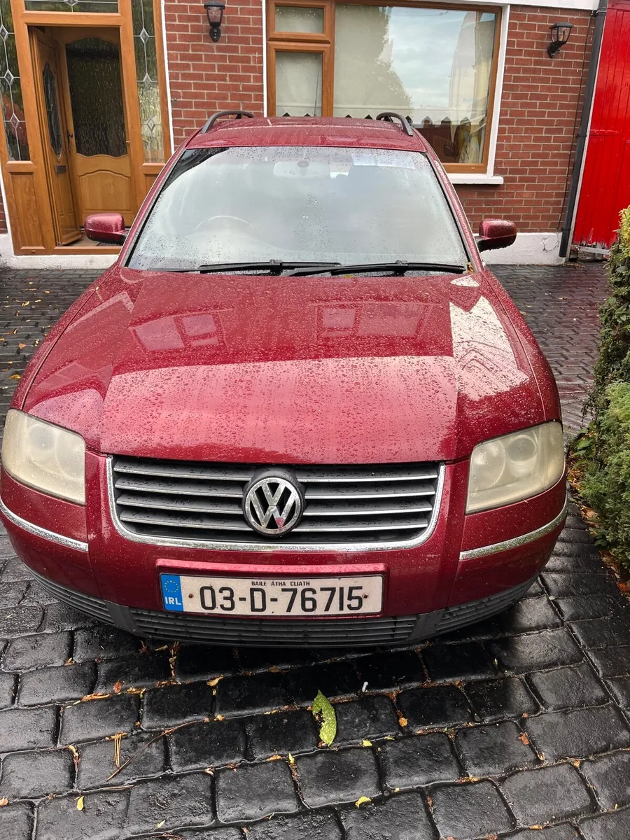 Volkswagen Passat 2003 - Image 2