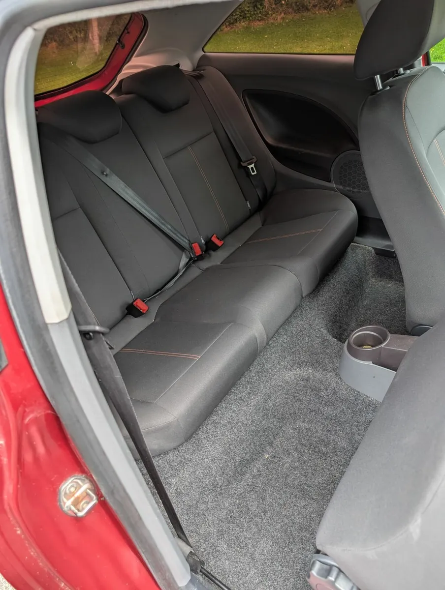 SEAT Ibiza 2012 - Image 2