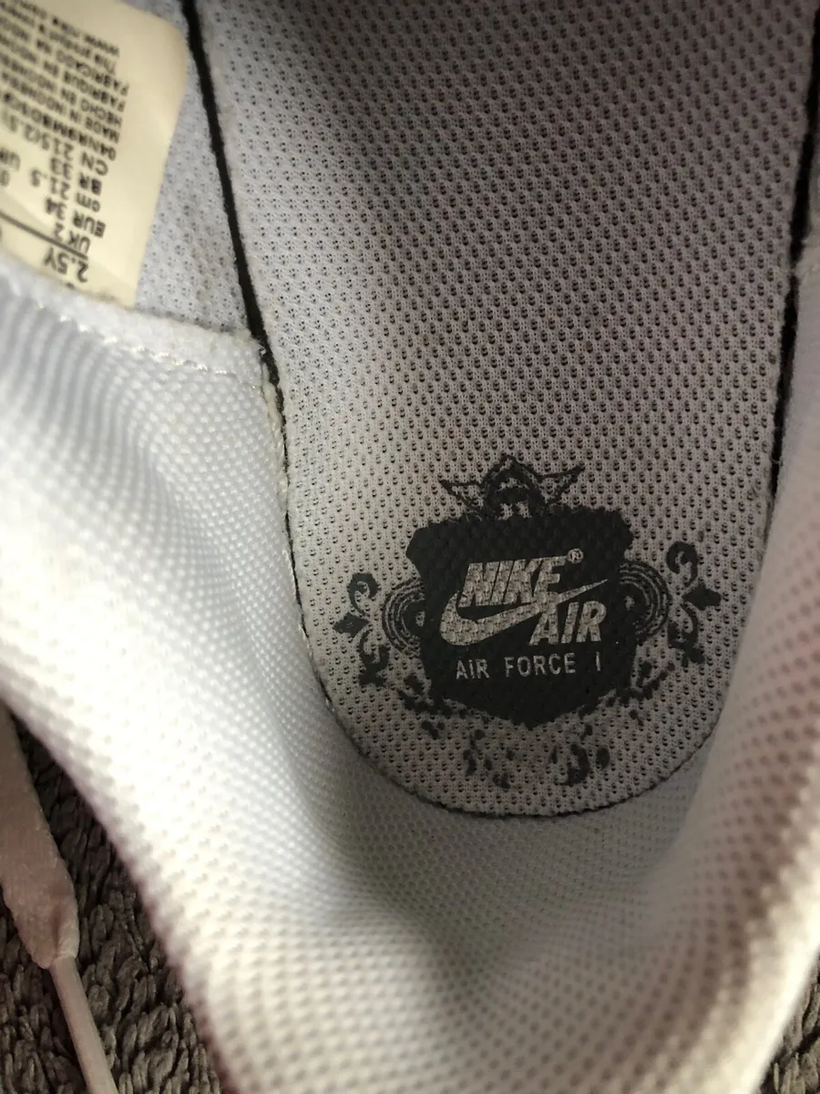 Boys / Girls Nike airmax trainers size 2 €40 - Image 2