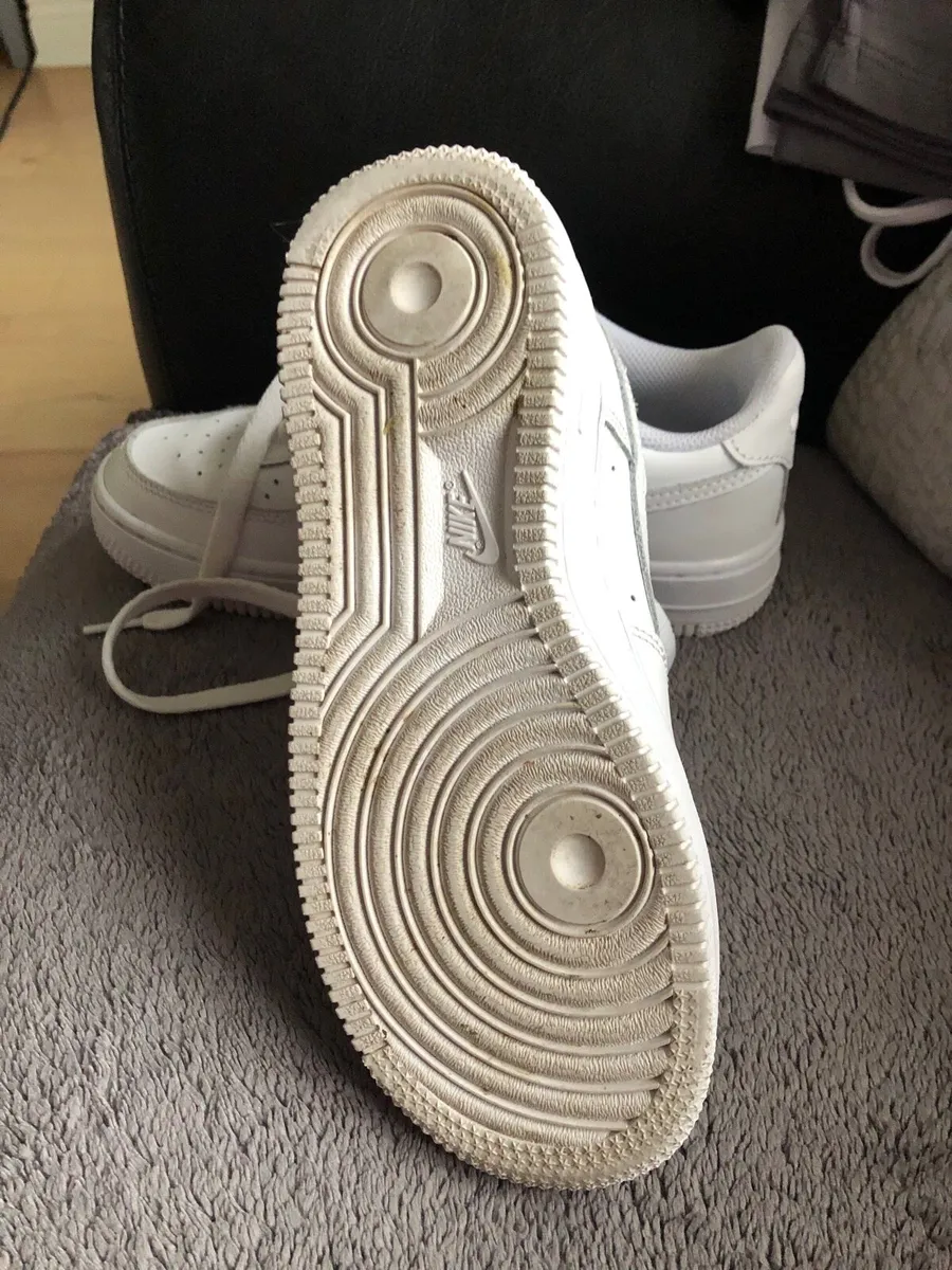 Boys / Girls Nike airmax trainers size 2 €40 - Image 4