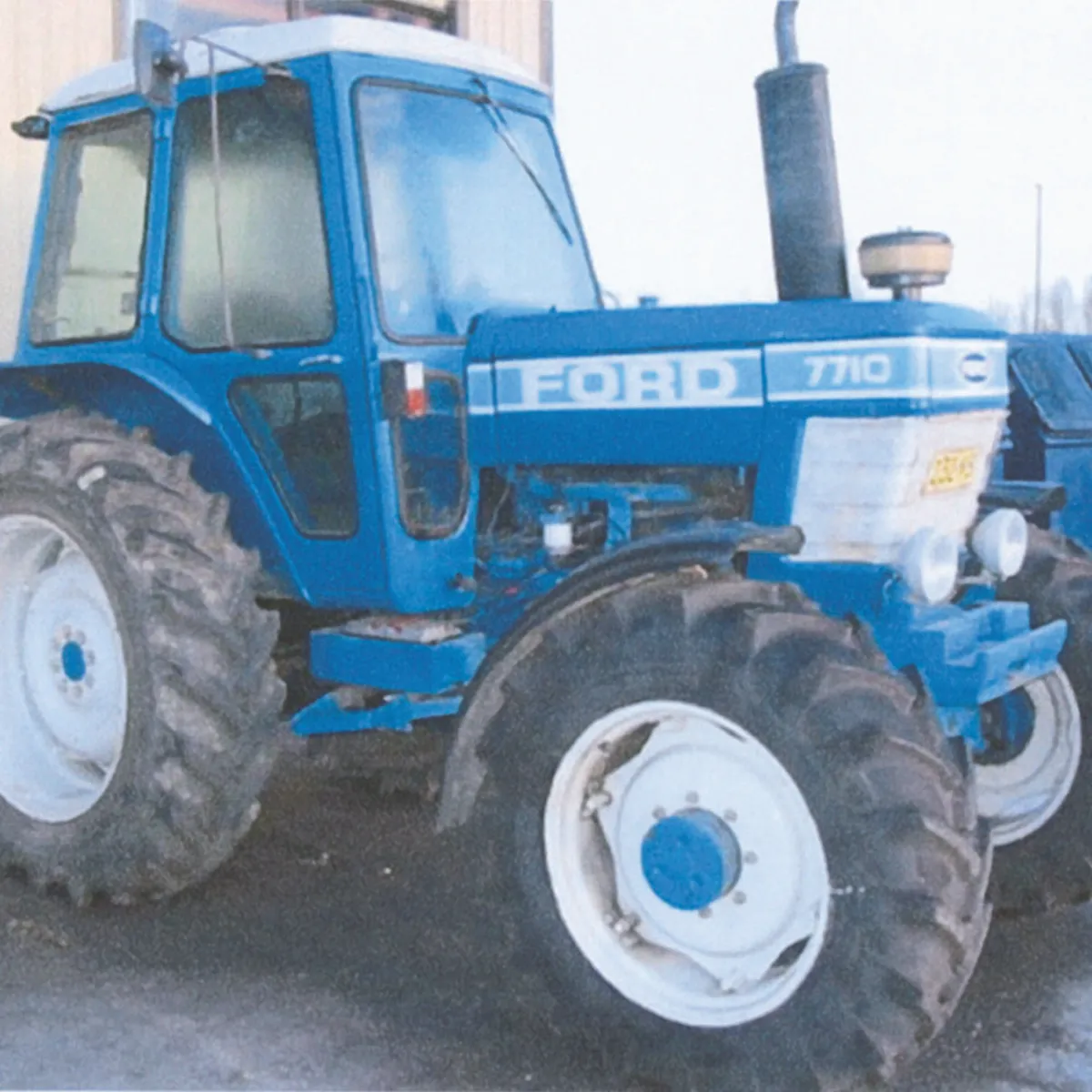 *Wanted* Ford Q cab to suit 8210