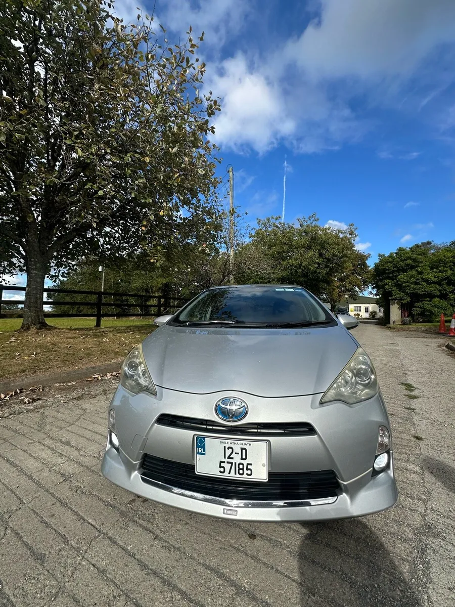 2012 TOYTA AQUA HYBRID - Image 1