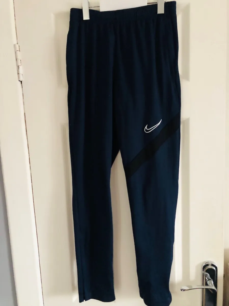 Boys Nike bottoms size L €5 - Image 2