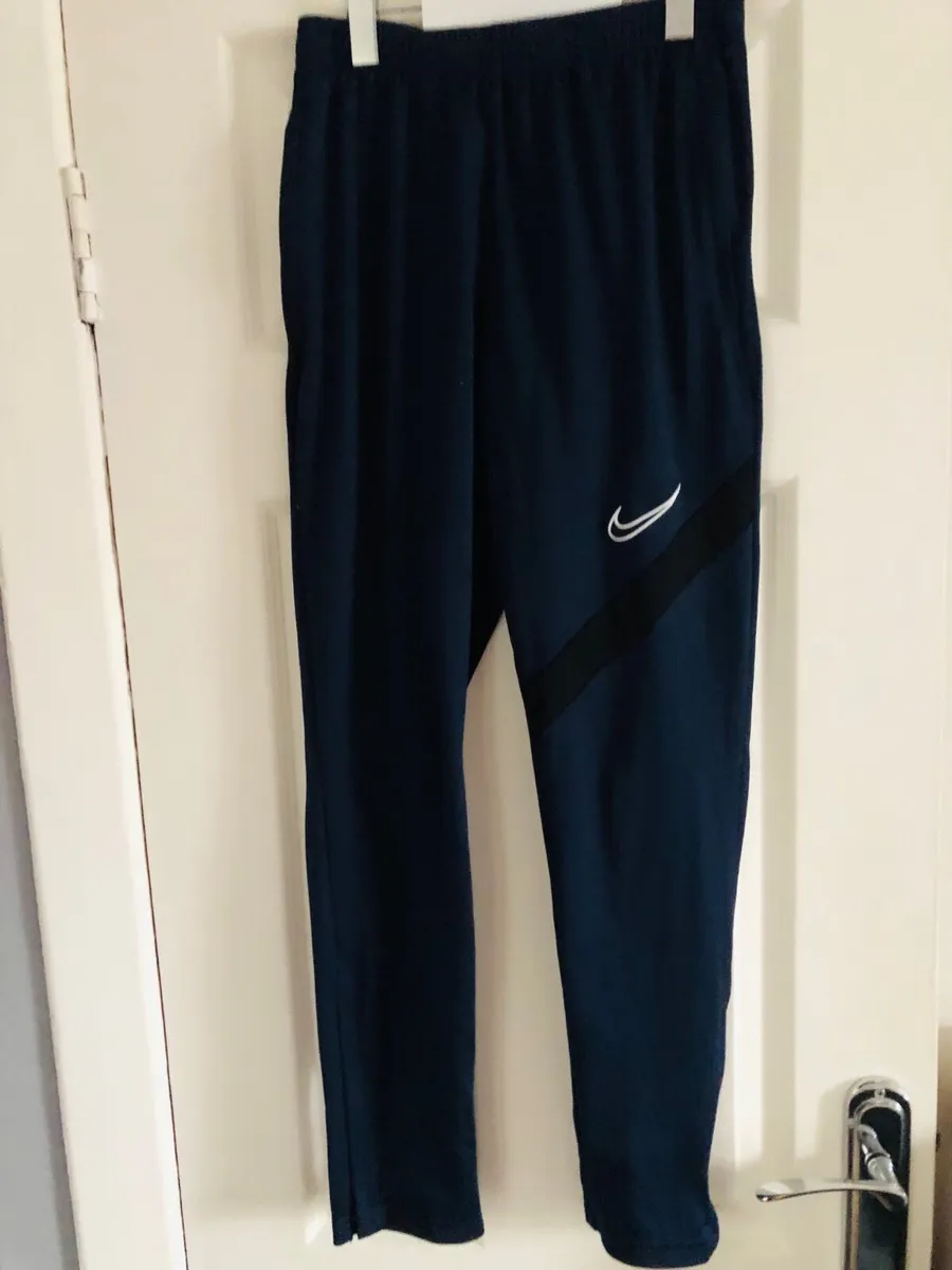 Boys Nike bottoms size L €5 - Image 4