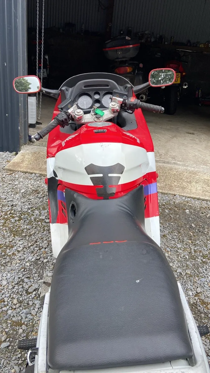 Honda CBR 1000 F - Image 2