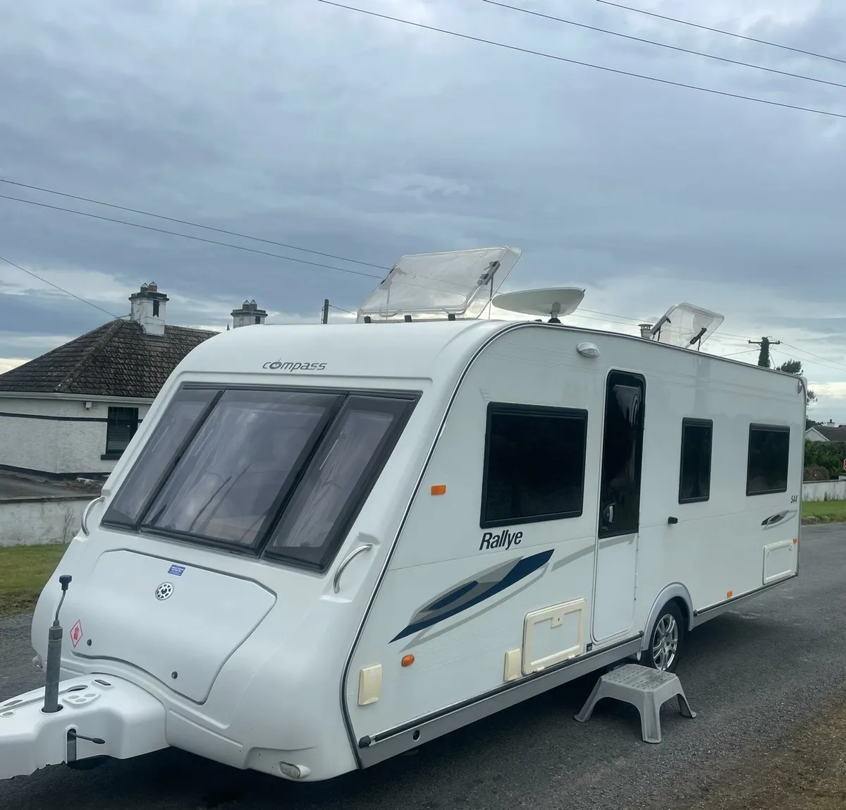 Compass 4/5 berth fixed bed & mover & Awning - Image 1