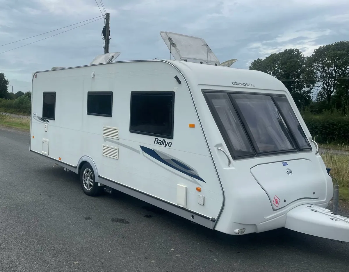 Compass 4/5 berth fixed bed & mover & Awning - Image 2