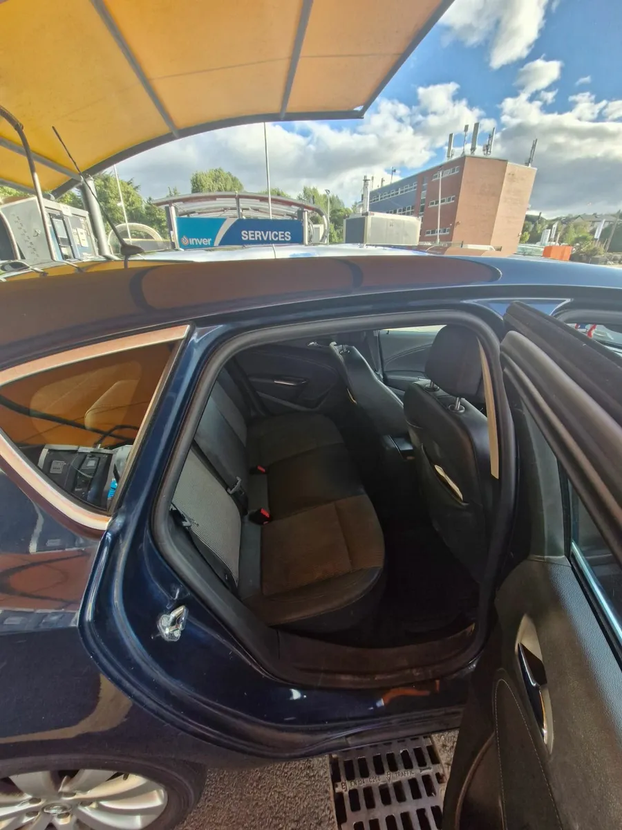 Opel Astra 2011 - Image 3