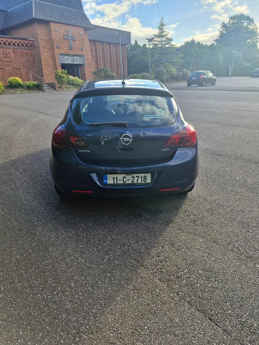 Opel Astra 2011 - Image 4