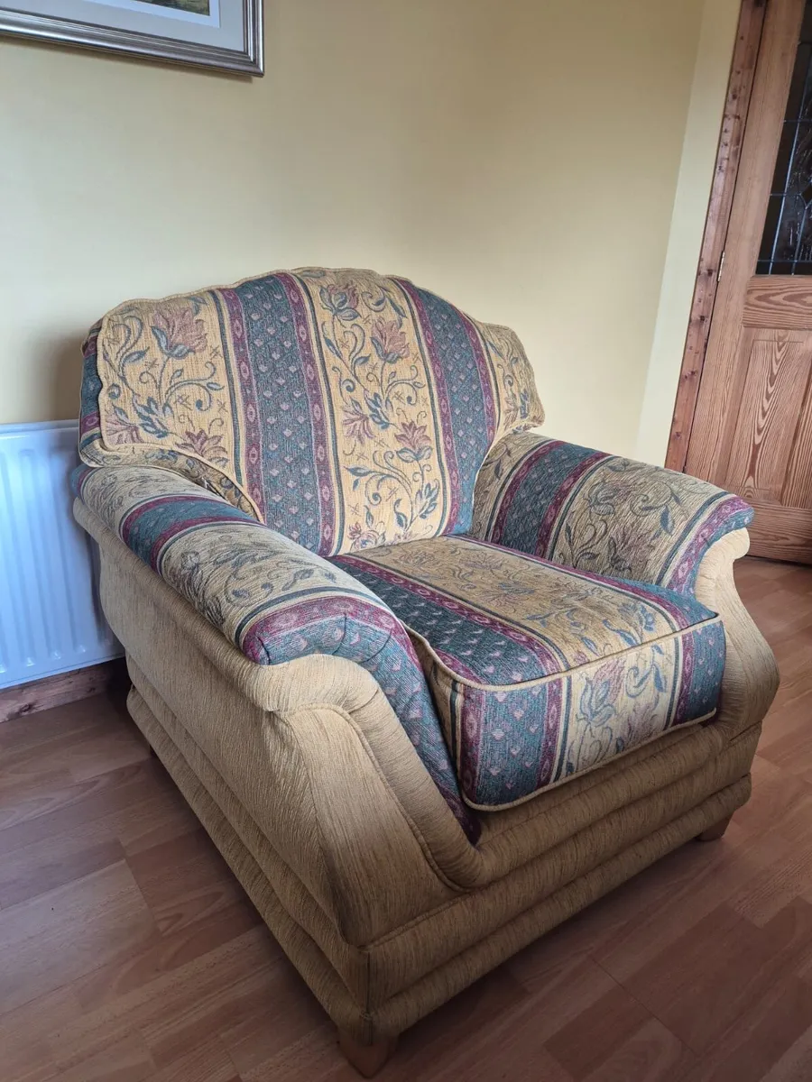 2x 2.5 seater sofas & amchair - Image 4