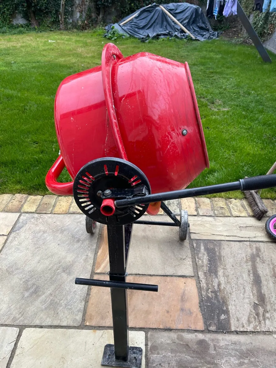Cement mixer - Image 1