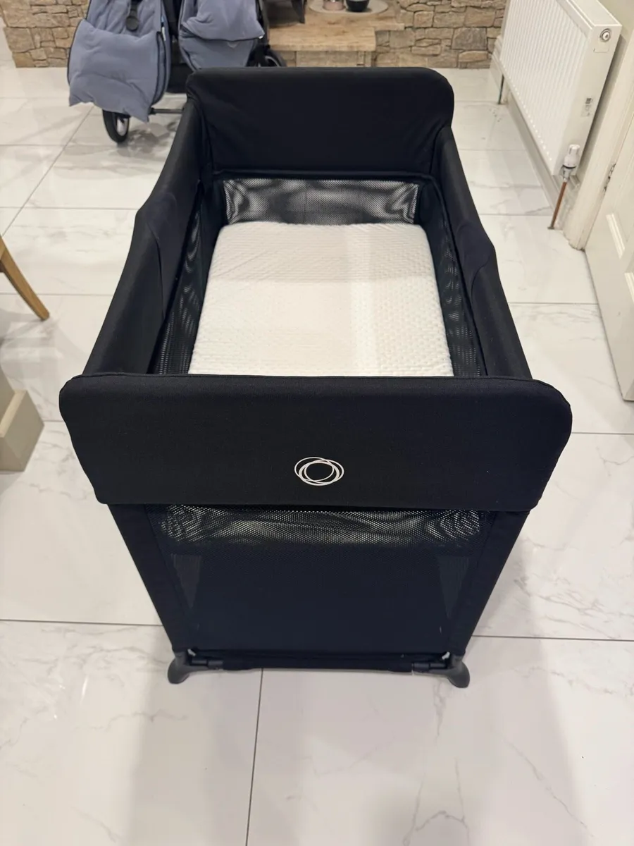 Bugaboo Stardust Black Travel Cot - Image 3