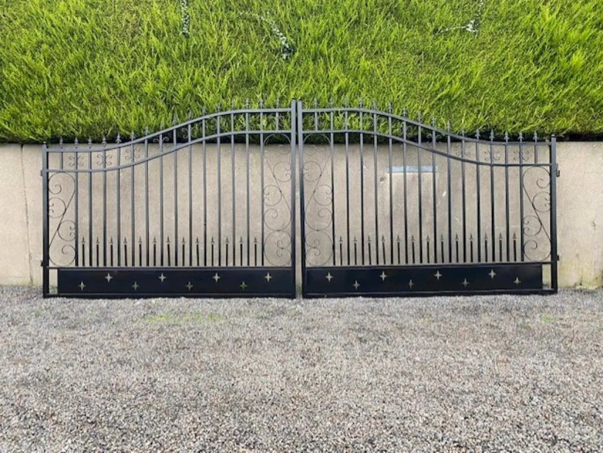 20ft Bi Parting Steel Gate **Online Auction** - Image 1