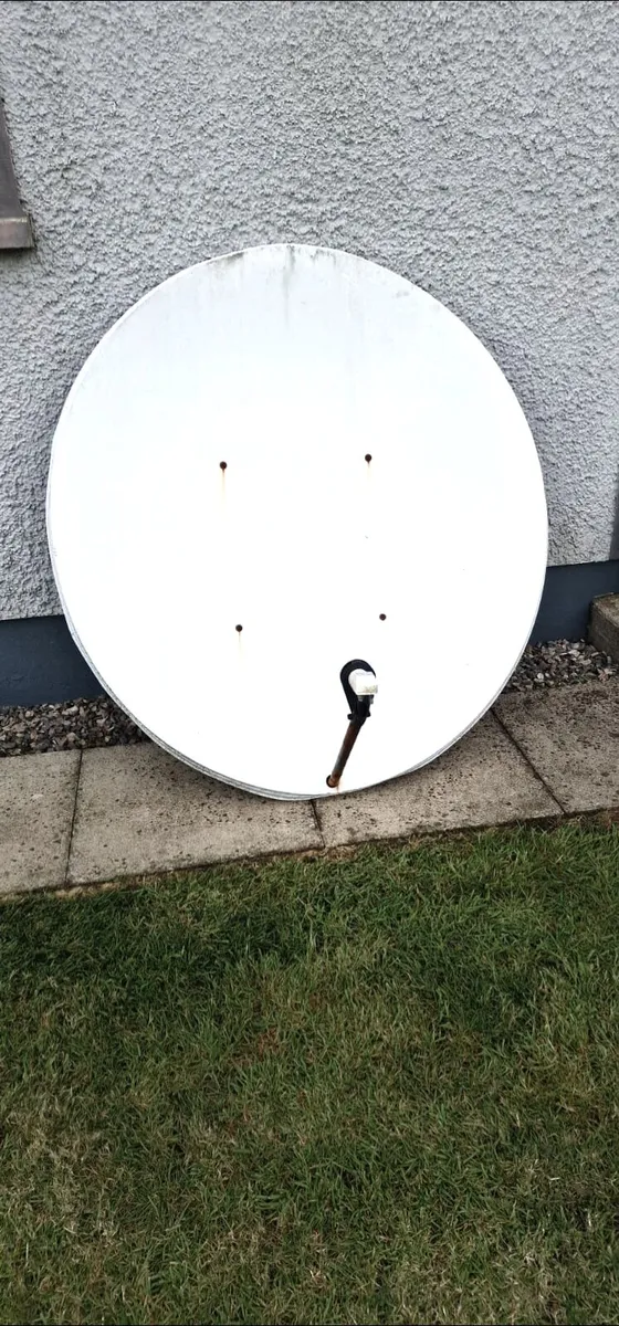 Large 140cm satellite dish