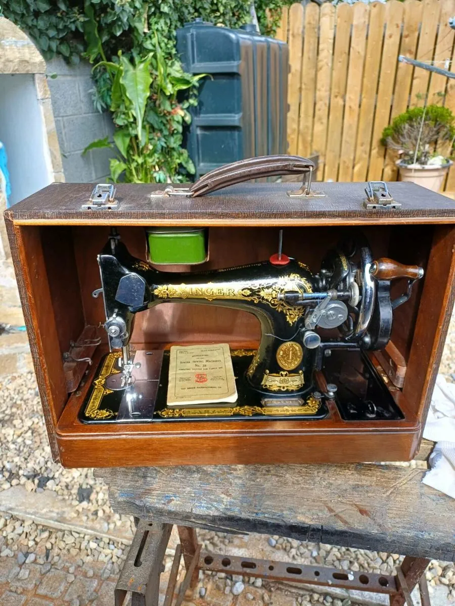 1940 Singer Sewing Machine - Image 1