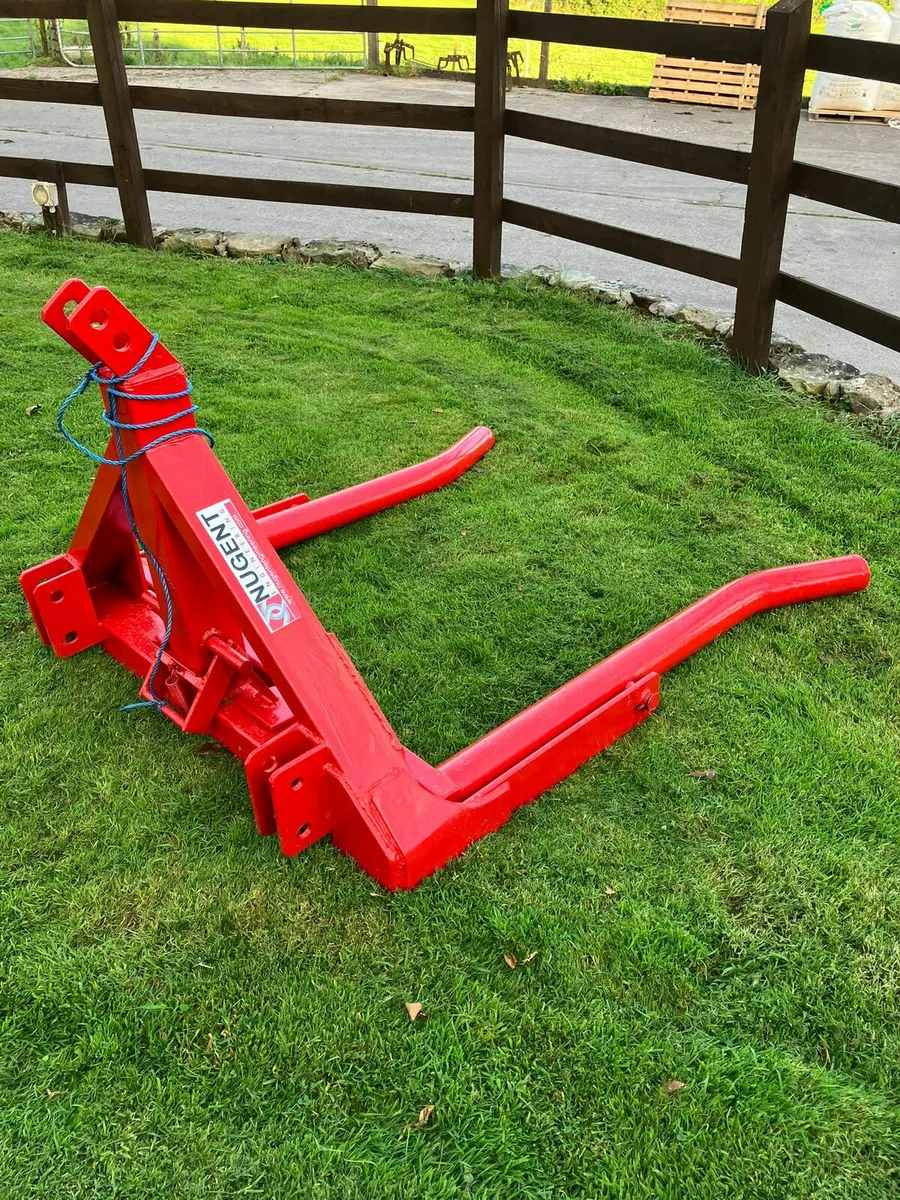 Bale lifter and pallet truck - Image 1