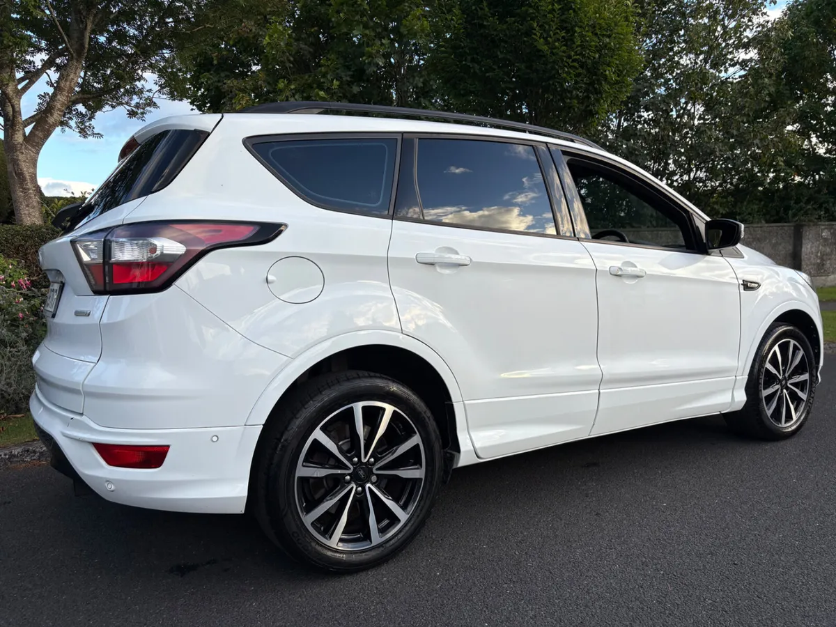 SUPER RARE PETROL ST-LINE KUGA - Image 3