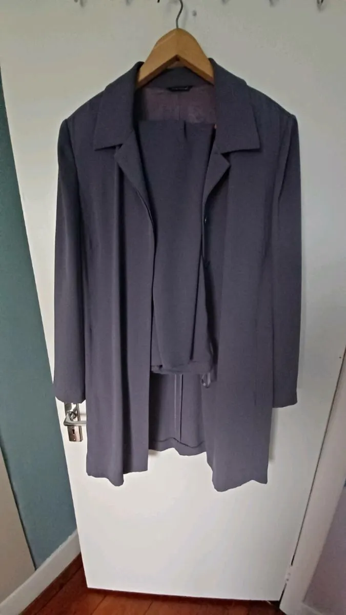 Trouser suit - Image 1