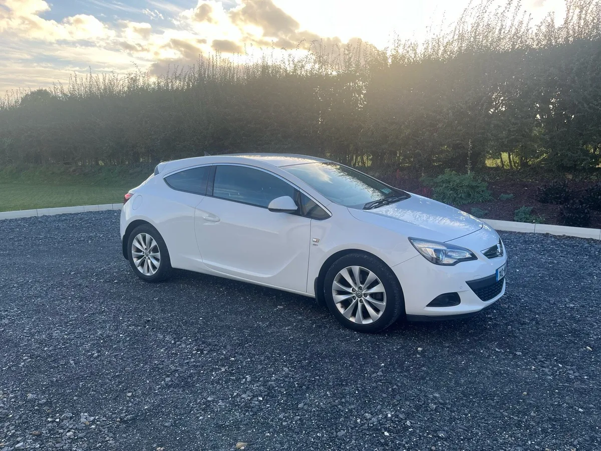 142 Opel Astra 1.6 Diesel GTC - Image 1