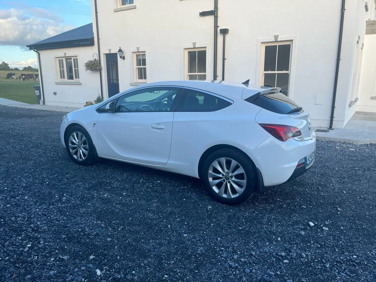 142 Opel Astra 1.6 Diesel GTC - Image 3