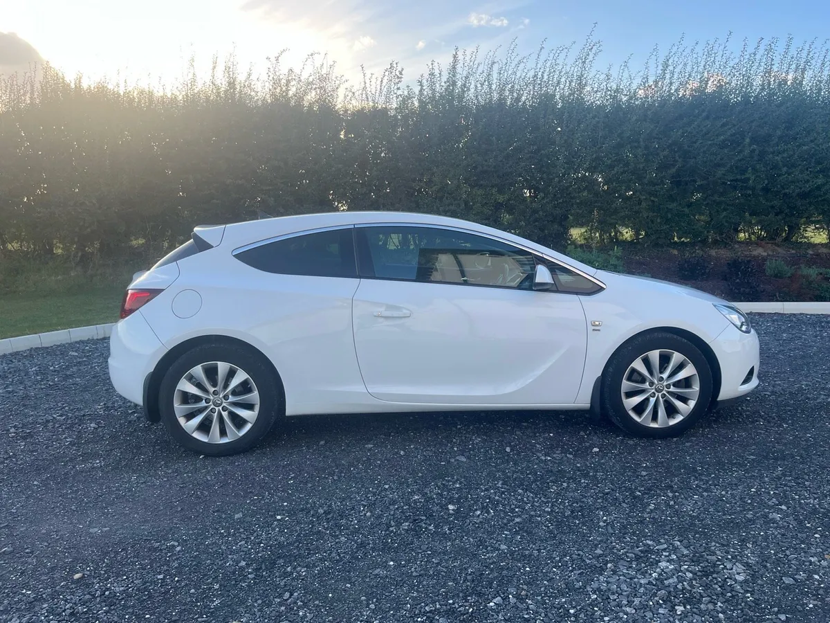 142 Opel Astra 1.6 Diesel GTC - Image 4