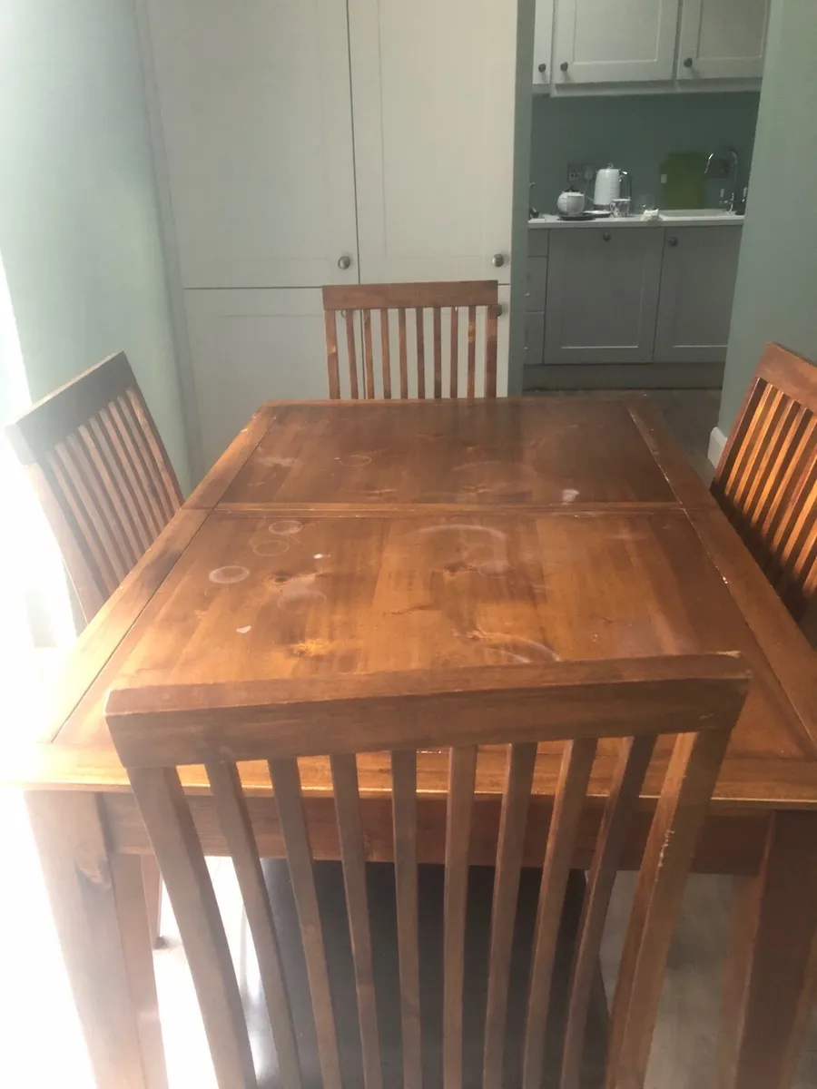 Table and 4 chairs - Image 1