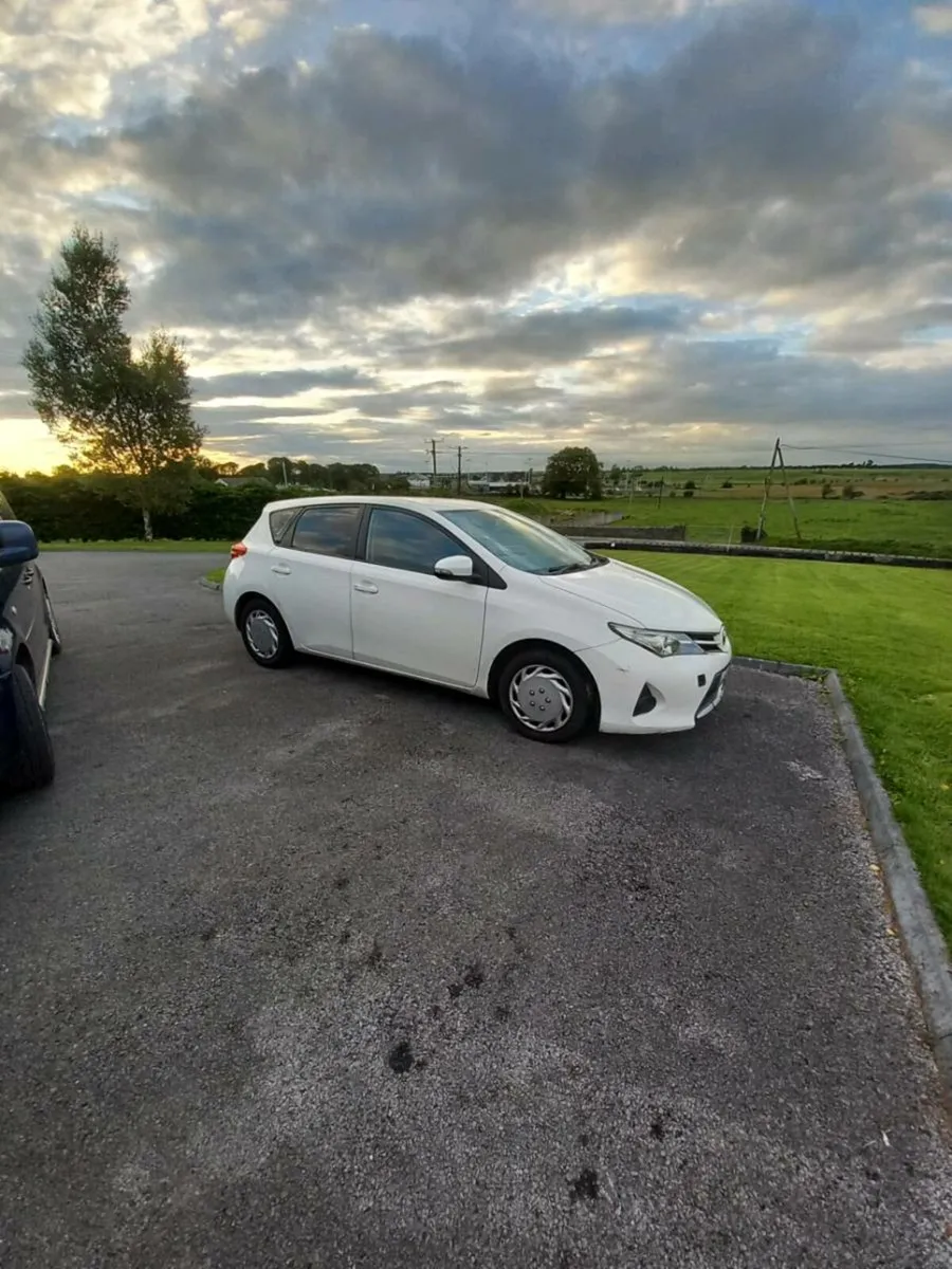 Toyota auris van - Image 1